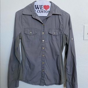 👚Converse One Star gray long sleeve button down woman’s top.